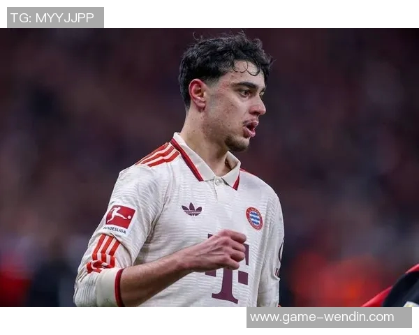 拜仁对曼联中场梅努表现出浓厚兴趣引发关注