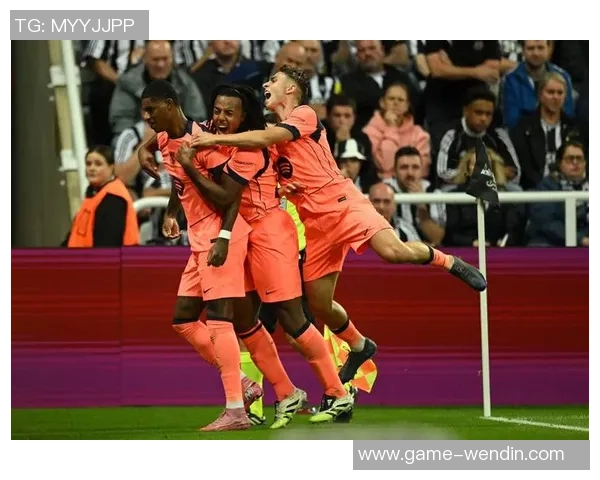 丹伯恩谈纽卡晋级欧冠淘汰赛的自豪感与球队努力成果 丹伯恩谈纽卡晋级欧冠淘汰赛的自豪感与球队努力成果